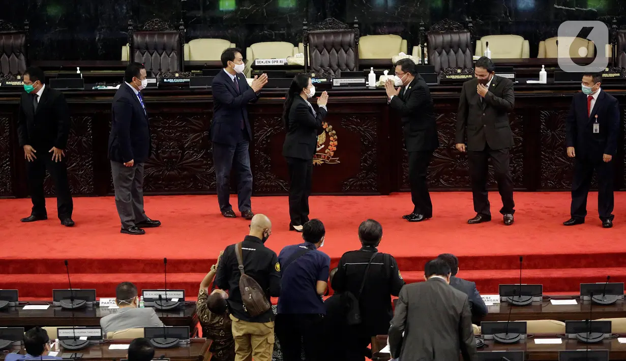 Ketua DPR Puan Maharani mengikuti Rapat Paripurna ke-14 Masa Persidangan III 2019-2020 di Kompleks Parlemen, Senayan, Jakarta, Selasa (5/5/2019). (Liputan6.com/Johan Tallo)
