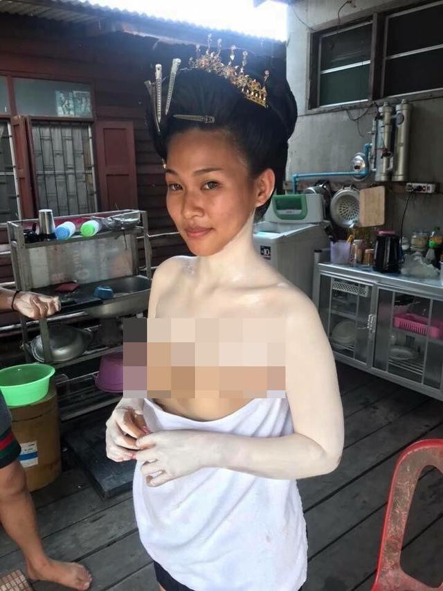 Enggak Hanya Muka, Makeup Di Sekujur Tubuh Pengantin Ini Bikin Geleng Kepala