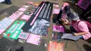 Pengunjuk rasa terlihat membawa sejumlah pamflet dan spanduk yang berisikan suara-suara protes. (Kapanlagi.com/Budy Santoso)
