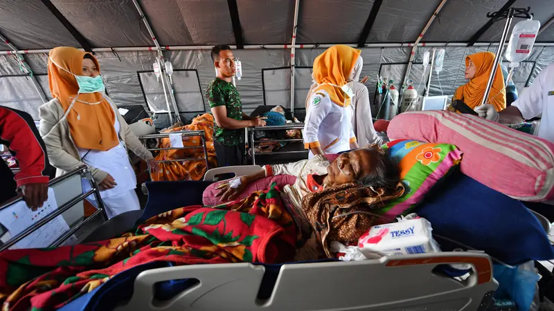 Korban Gempa Lombok Dirawat di Luar Gedung Rumah Sakit