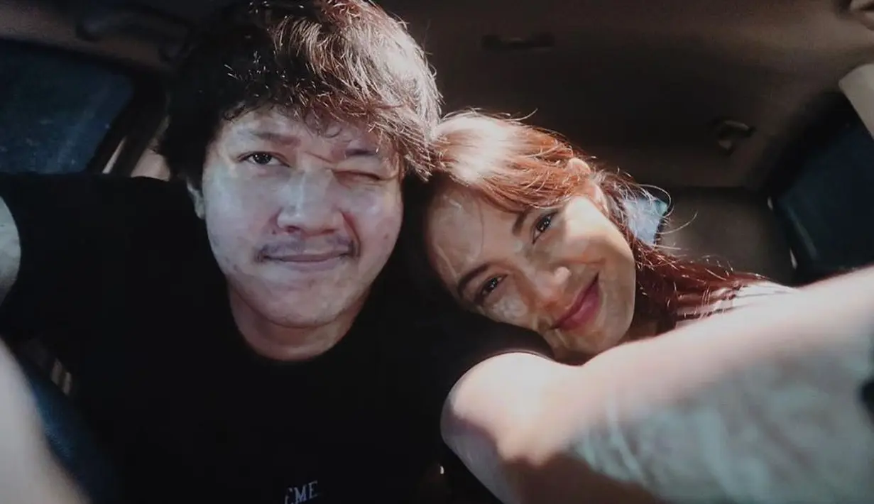 "Iya, kenalnya dari Instagram," ucap Aurelie Moeremans saat ditemui di Jalan Kapten Pierre Tendean, Jakarta Selatan, Selasa (7/7/2020). (Instagram/aurelie)