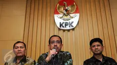 Dirjen Bea dan Cukai Heru Pambudi (tengah) didampingi Wakil Ketua KPK Laode Muhammad Syarif (kanan) dan Saut Situmorang memberikan keterangan pers mengenai Sinergi Direktorat Jenderal Bea dan Cukai dan KPK di Jakarta, (29/1). (Liputan6.com/Helmi Afandi)