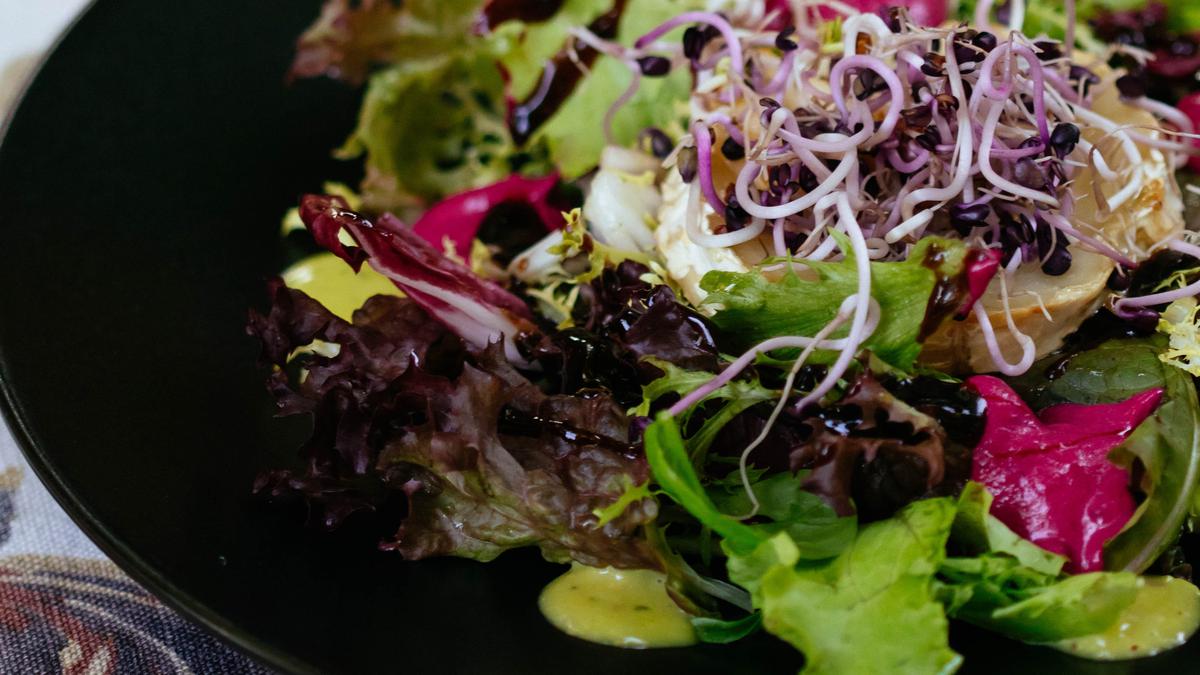 Merangkai Kesenian di Pelat: Menjelajahi Dunia Sayuran untuk Salad