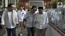 Pasangan bakal calon gubernur dan wakil gubernur DKI Jakarta, Ridwan Kamil (kiri) bersama Suswono (kanan) berbincang dengan mantan Gubernur DKI Jakarta Sutiyoso (tengah) di Museum Bang Yos, Jatikarya, Bekasi, Jawa Barat, Kamis (12/9/2024). (Liputan6.com/Herman Zakharia)