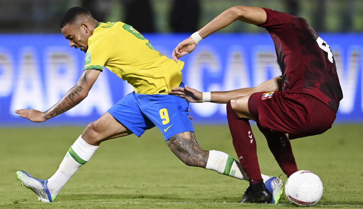 Namun Brasil membalas Venzuela dengan gelontoran tiga gol yang disumbang oleh Marquinhos, Gabriel Barbosa dan Anthony. (AFP/Yuri Cortez)