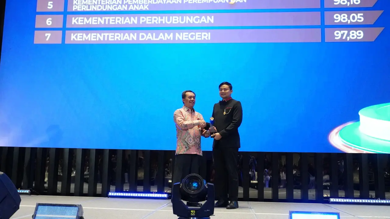 Komitmen Transparansi, Kemendagri Raih Penghargaan Keterbukaan Informasi Publik Tahun 2024