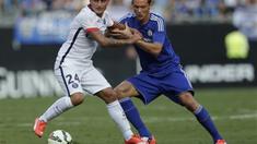 Chelsea sukses mengalahkan Paris Saint-Germain (PSG) melalui drama adu penalti dengan skor 7-6 pada laga International Champions Cup 2015 di Stadion Bank Of America, Minggu (26/7/2015).