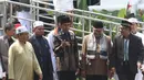 Presiden Joko Widodo (tengah) berdialog dengan ulama asal Provinsi Aceh usai pertemuan di Istana Negara, Jakarta, Selasa (5/3/2019). Dalam pertemuan, Jokowi turut didampingi Menteri Agama Lukman Hakim Saifuddin. (Liputan6.com/Angga Yuniar)