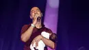 Dalam acara Syukuran Salam 3 Jari itu, Marcell menyanyikan lagu Bahasa Kalbu yang pernah dipopulerkan Titi DJ, Jakarta, (20/10/14). (Liputan6.com/Faizal Fanani)