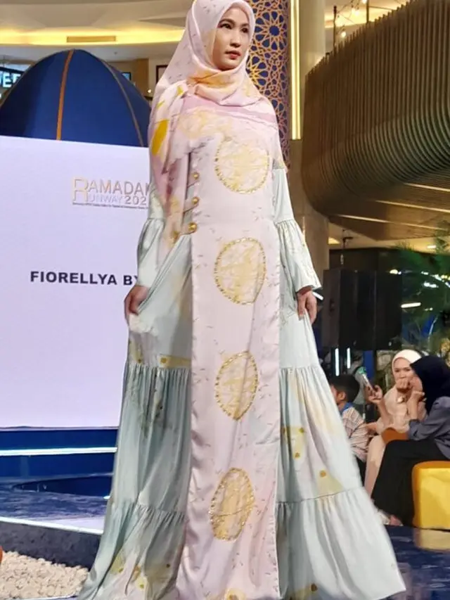Busana Muslimah dengan Teknik Kintsugi
