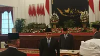 Presiden Prabowo Subianto melantik Mayor Teddy Indra Wijaya sebagai Sekretaris Kabinet di Istana Negara Jakarta, Senin (21/10/2024). (Merdeka.com/Alma Fikhasari)