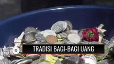 Peringatan Maulid Nabi di Madiun ini memicu kerumunan warga yang saling berdesakan dalam tradisi bagi-bagi uang.