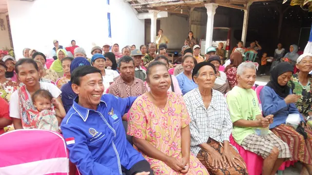 Anggota DPR RI dari Fraksi Partai Demokrat Guntur Sasono ditunjuk sebagai pimpinan sementara DPR RI pada Sidang Paripurna.
