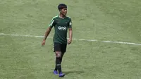 Pemain Timnas Indonesia U-22, Firza Andika, mengamati instruksi saat latihan di Stadion Madya, Jakarta, Kamis (17/1). Latihan ini merupakan persiapan jelang Piala AFF U-22. (Bola.com/Yoppy Renato)