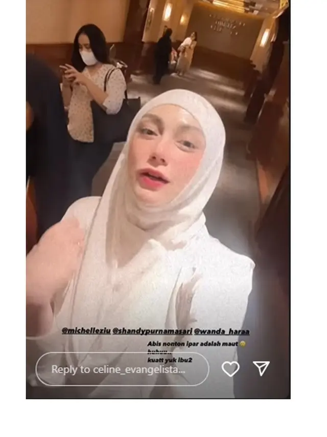 8 Potret Celine Evangelista Tampil Berhijab, Akui Nyaman