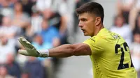 Manchester United Diminta Rekrut Nick Pope, Bukan Donnarumma atau Martinez