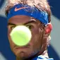  Petenis Spanyol, Rafael Nadal, saat melawan petenis Uzbekistan, Denis Istomin, dalam turnamen tenis AS Terbuka di USTA Billie Jean King National Tennis Center, New York, AS, (29/8/2016). (AFP/Timothy A. Clary)