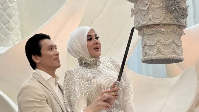 Syahrini saat rayakan ulang tahun ke-45