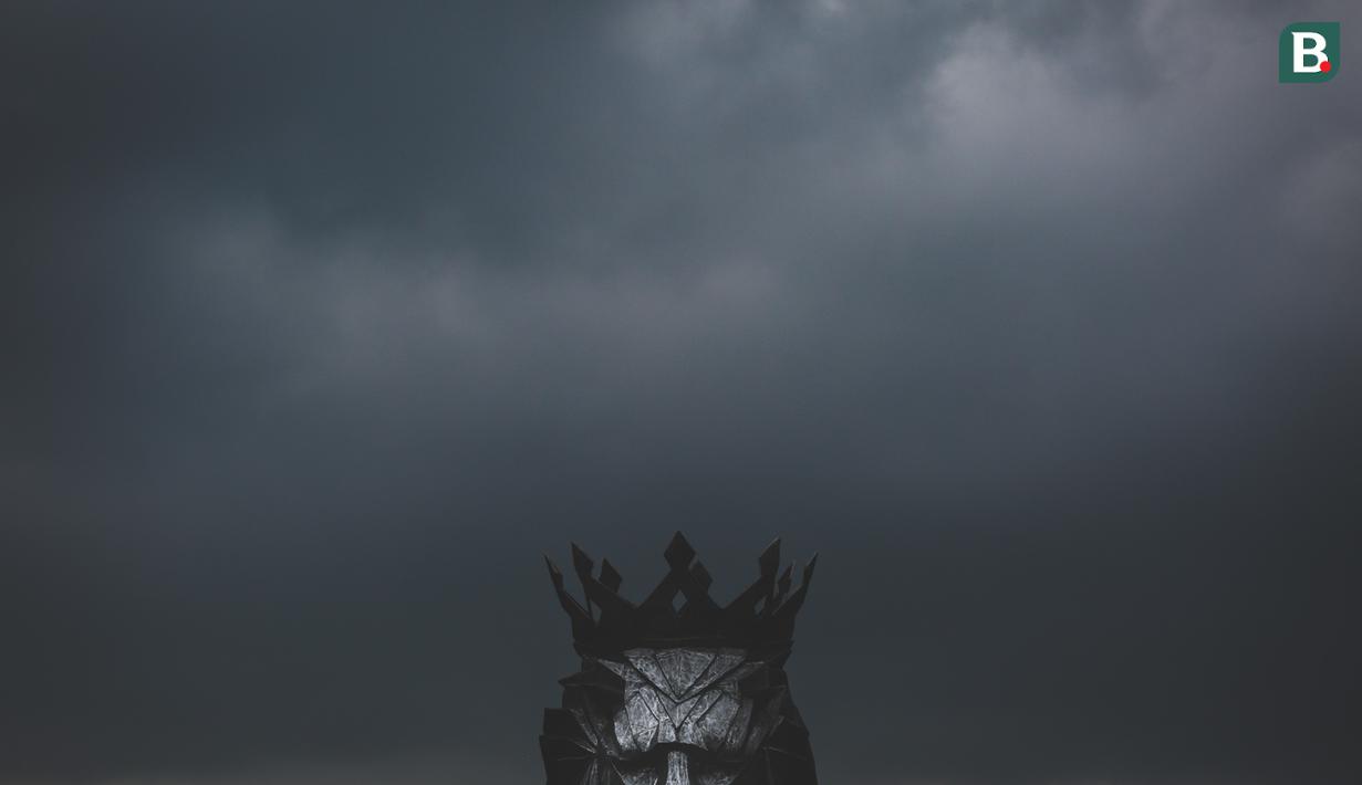 Tragedi Kanjuruhan sewajarnya akan jadi prasasti luka bagi mereka yang ditinggalkan. Namun, duka itu seharusnya dibalas dengan perubahan besar-besaran. Hal itu demi sepak bola Indonesia yang lebih baik di masa mendatang. (Bola.com/Bagaskara Lazuardi)