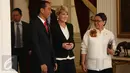Presiden Jokowi didampingi Menlu RI Retno Marsudi dan Menlu Australia Julie Bishop seusai melakukan pertemuan di Istana Merdeka, Jakarta, Rabu (26/10). Pertemuan Jokowi dan Menlu Australia berlangsung ‎tertutup. (Liputan6.com/Faizal Fanani)
