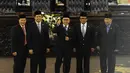 Ketua MPR Zulkifli Hasan dan empat Wakil Ketua MPR masing-masing H. Mahyuddin, Evert Erenst Mangindaan, Hidayat Nur Wahid, dan Oesman Sapta, Jakarta, (8/10/14). (Liputan6.com/Andrian M Tunay) 