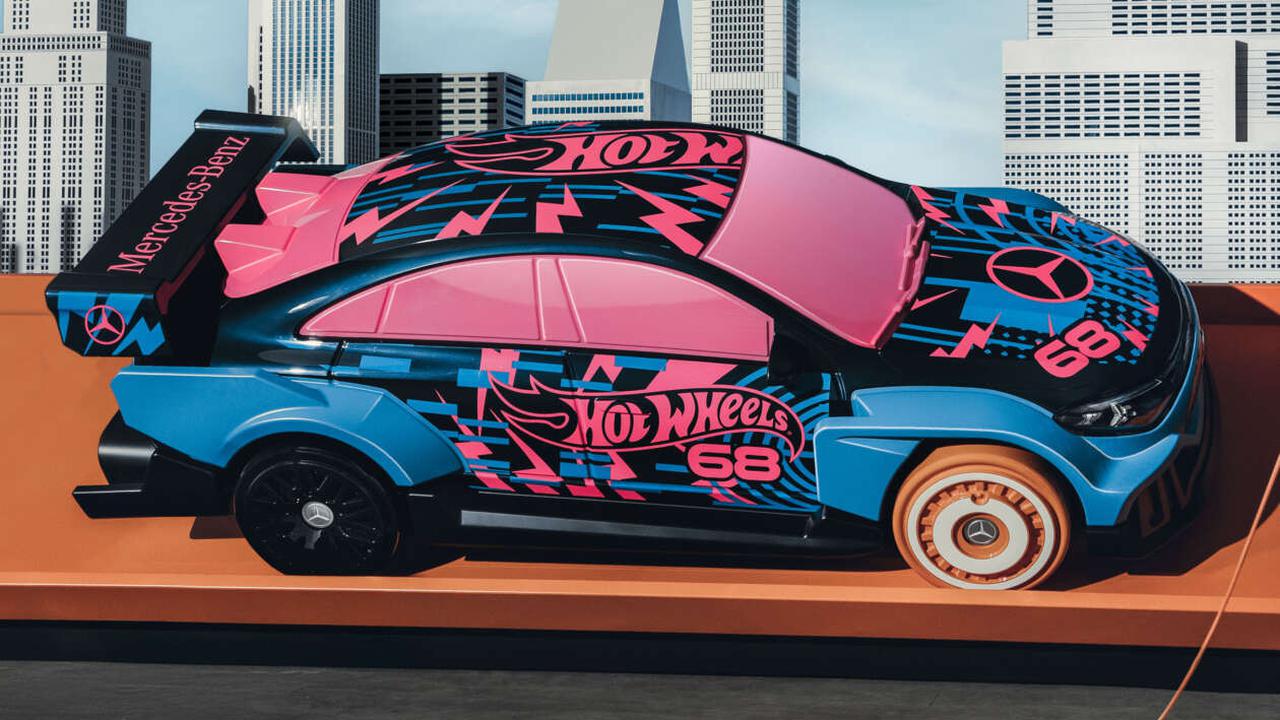 Kolaborasi Mercedes-Benz dan Mattel hadirkan CLA EV 2025 versi Hot Wheels seukuran asli, tampil nyentrik tapi tetap bertenaga (Mercedes-Benz)