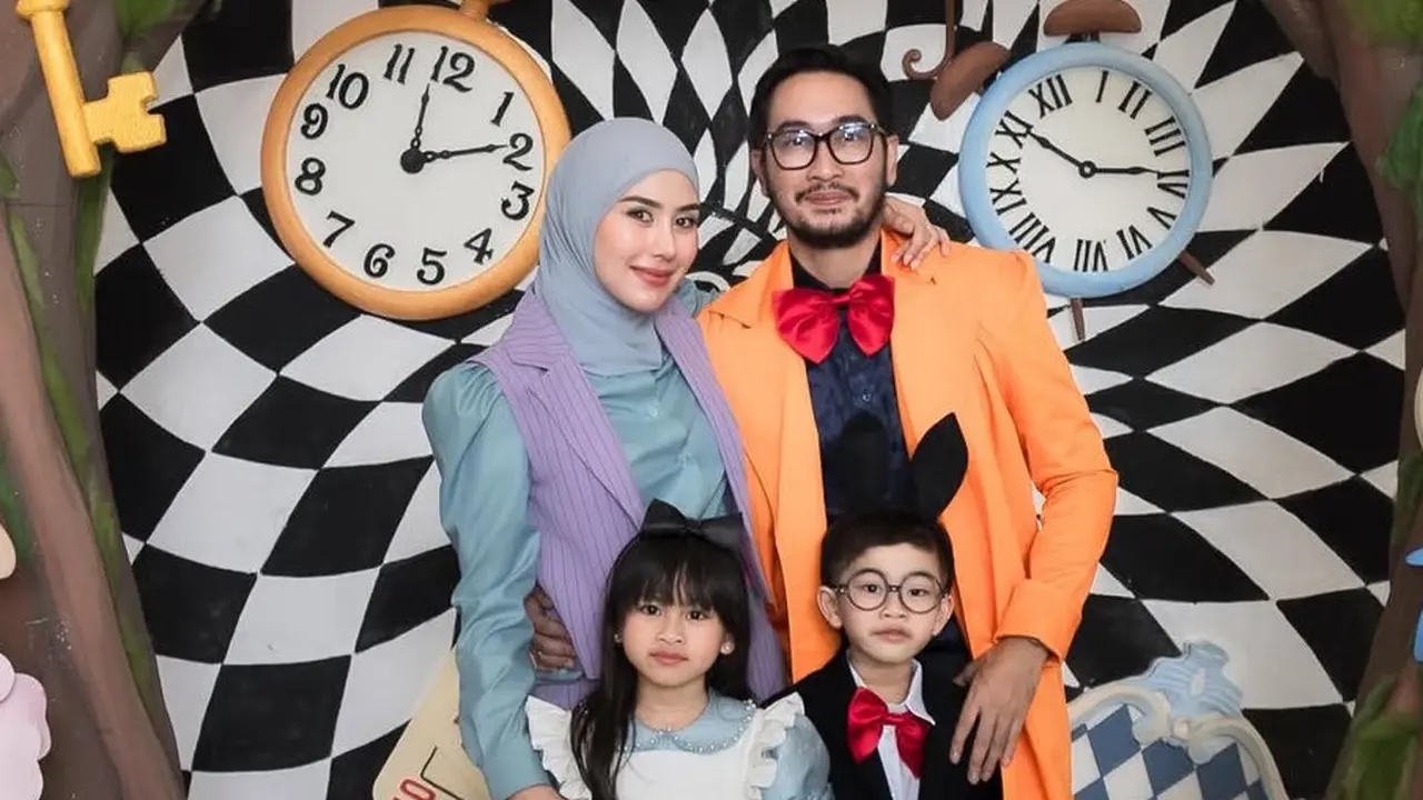 Syahnaz Sadiqah dengan Busana Colorfull saat Rayakan Ulang Tahun Anak Kembarnya. [@syahnazs]