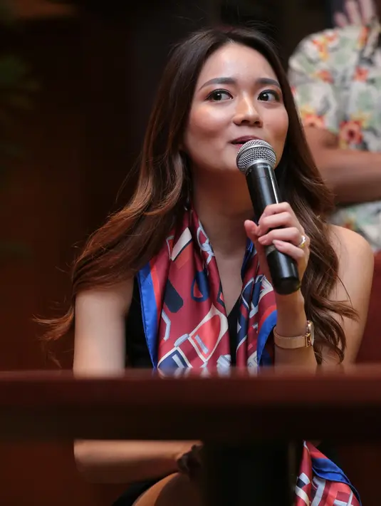 "Ternyata nggak mudah seperti yang dibayangkan, aku juga harus mengenal karakter Rani dan harus bisa menyesuaikan suaranya," lanjut Stella. (Adrian Putra/Bintang.com)