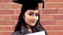 <p>Tak kalah membanggakan, Gita Gutawa lulus dari salah satu kampus terbaik di dunia yaitu London School of Economics. (@gitagut)</p>