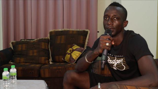 Makan Konate mengajak tim Bola.com melihat isi di dalam rumahnya di Terengganu, Malaysia.