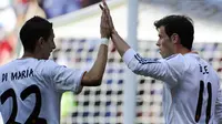 Angel Di Maria dan Gareth Bale merayakan kemenangan Real Madrid atas Espanyol (AFP/Pedro Armestre)