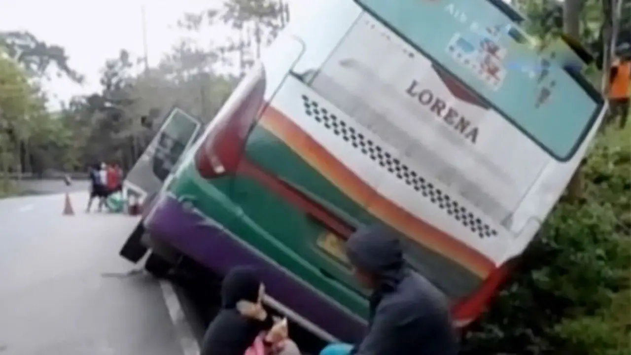 (Lip6 Siang) Kecelakaan-Bus