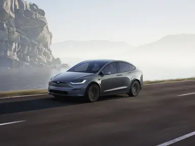 Mobil ini adalah mobil segmen Crossover SUV yang dibuat oleh Tesla, Inc dari Amerika. Mobil ini dilengkapi motor listrik ganda berpenggerak AWD yang menghasilkan tenaga 259hp (hingga 503hp pada motor listrik berjenis P90D dan P100D). Mobil listrik ini juga dilengkapi transmisi single speed transaxle gearbox dengan baterai litium 100kWh yang bisa melaju hingga 523km.  (Source: auto-data.net)