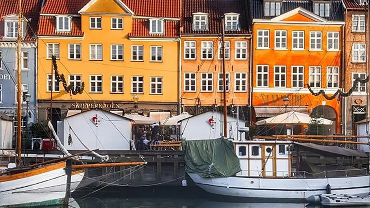 Copenhagen, Denmark, salah satu Tempat Terbaik untuk Dikunjungi di 2020 versi CNN. (dok. Instagram @copenhagensworld/https://www.instagram.com/p/B6u7ukenHub//Adhita Diansyavira)