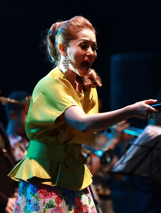 Di usianya yang telah memasuki 39 tahun, Kristina tak menampik jika banyak lelaki yang mendekatinya. (Deki Prayoga/Bintang.com)