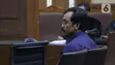 Terdakwa penerimaan gratifikasi dari berbagai pihak selama menjabat sebagai Gubernur Kepulauan Riau pada kurun waktu 2016-2019, Nurdin Basirun saat menjalani sidang lanjutan Pengadilan Tipikor Jakarta, Kamis (19/12/2019). Sidang mendengar keterangan saksi-saksi. (Liputan6.com/Helmi Fithriansyah)