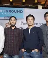 Tidak lama lagi, grup Band NOAH akan mengenalkan single barunya. Single itu dalam rangka untuk persiapan album keduanya. Saat jumpa pers di Bandung, Ariel cs menceritakan proses pembuatan single barunya. (Syaiful Bahri/Bintang.com)