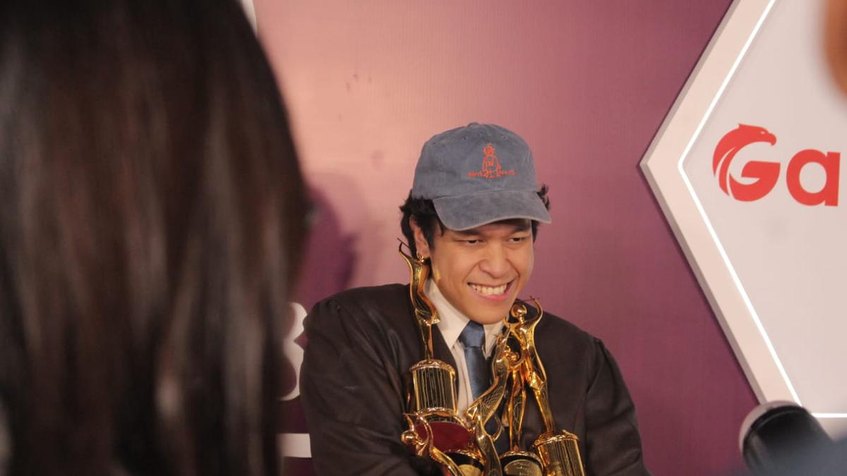 Baskara Putra Borong 5 Piala AMI Awards 2025, Kaget Menang Album Terbaik