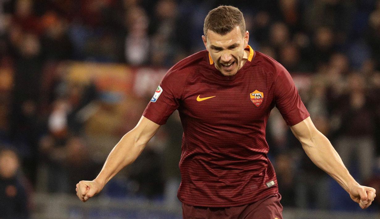 Hingga pekan ke-29 Serie A Italia, Edin Dzeko penyerang AS Roma menempatkan dirinya pada urutan kedua top scorer dengan koleksi 21 gol. (AP/Andrew Medichini)