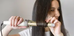 Yuk, simak beberapa tips untuk tampil effortless sekaligus menjaga rambut tetap sehat. [Dok/freepik.com]