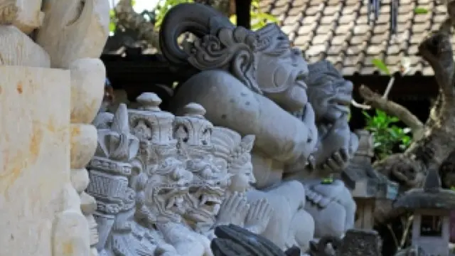 Patung Dewa.