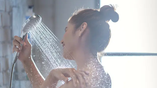 Ilustrasi Mandi Air Hangat