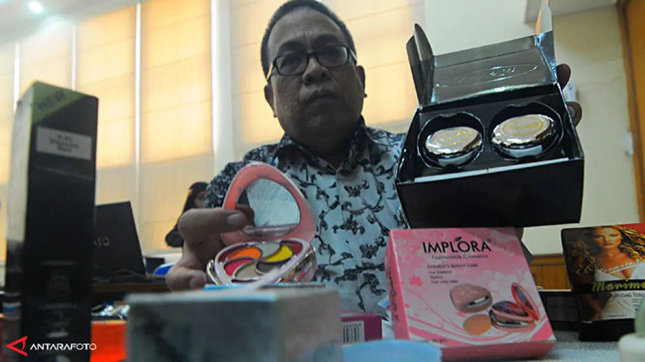 kosmetik-berbahaya-131021b.jpg