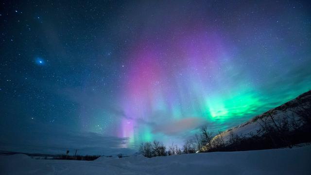 Ilustrasi aurora borealis