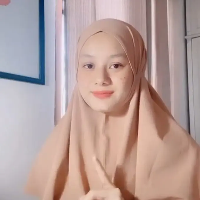 6 Potret Penampilan Dinda Hauw Tanpa Makeup, Curi Perhatian