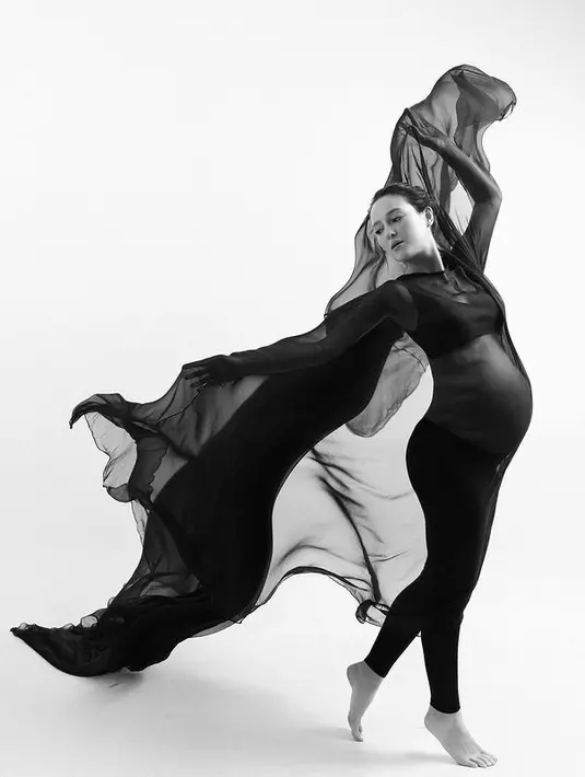 [Instagram/julstelle]