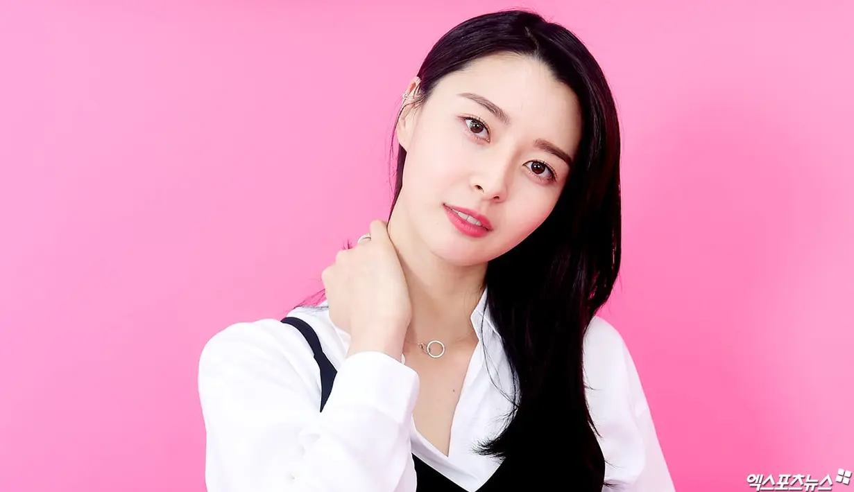 Setelah sukses dengan Suspicious Partner, Nara Hello Venus akan bermain dalam drama berjudul Dear Judge. Dalam drama ini ia akan memerankan karkter bernama Joo Eun Yeok. (Foto: soompi.com)