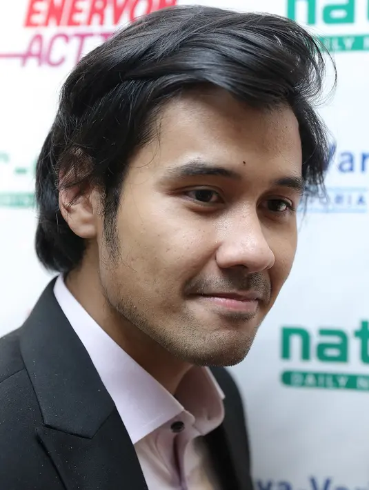 "Karena kita kan nggak bisa sembarangan cari sponsor kan. Nggak bisa kayak, ini ada brand ini ada brand itu. Kita harus lihat juga dari skrip. Kira-kira dia bisa masuk nggak ya ke dalam cerita,"  ujarnya. (Galih W. Satria/Bintang.com)