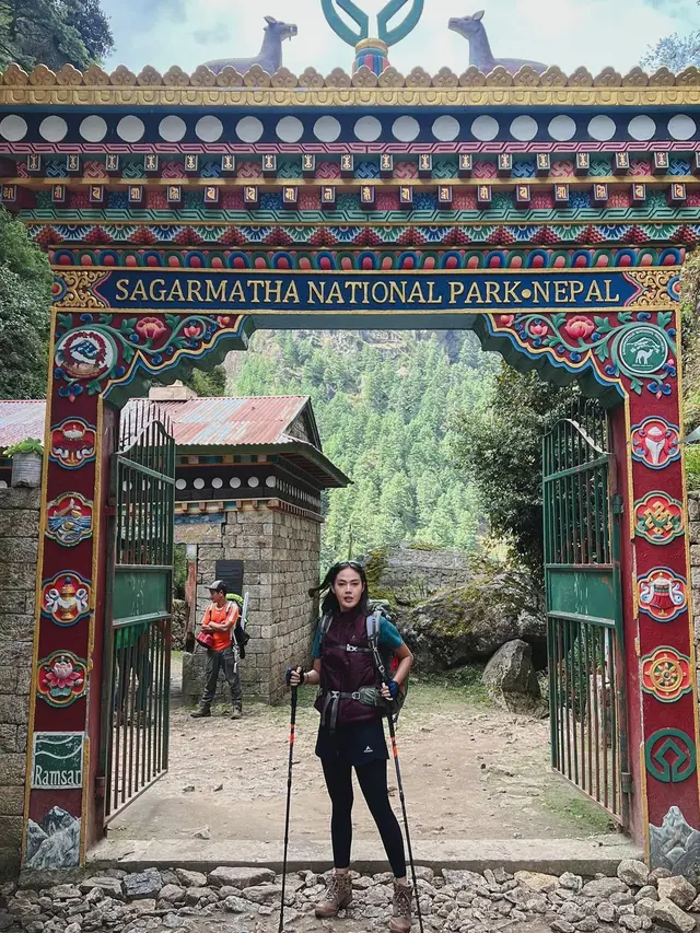 7 Potret Della Dartyan Daki Gunung Es Pertama Kali, Tempuh Perjalanan 16 Hari