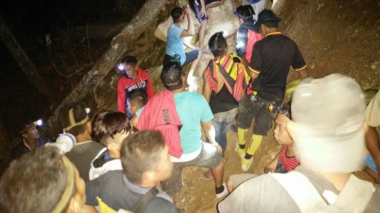 Penambang Tertimbun Longsor